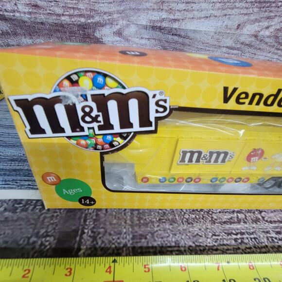 2009 Mars INC O scale M&M vendors semi trailer sealed yellow - Picture 2 of 7